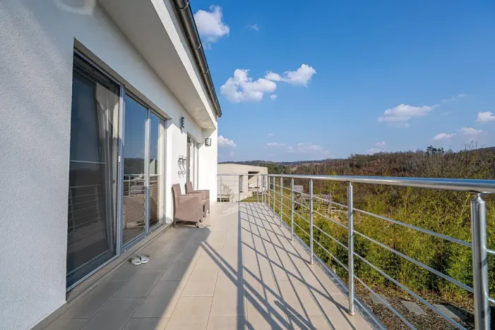 Prodej rodinného domu, Králův Dvůr, Na Vinohradech, 140 m2