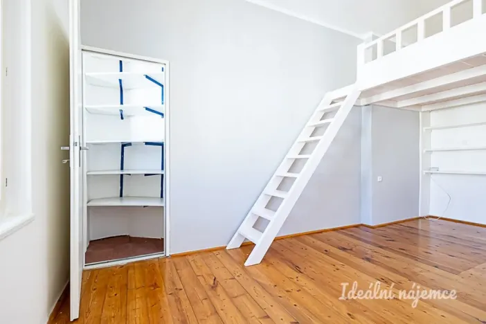 Pronájem bytu 1+kk, Praha, Jaromírova, 35 m2