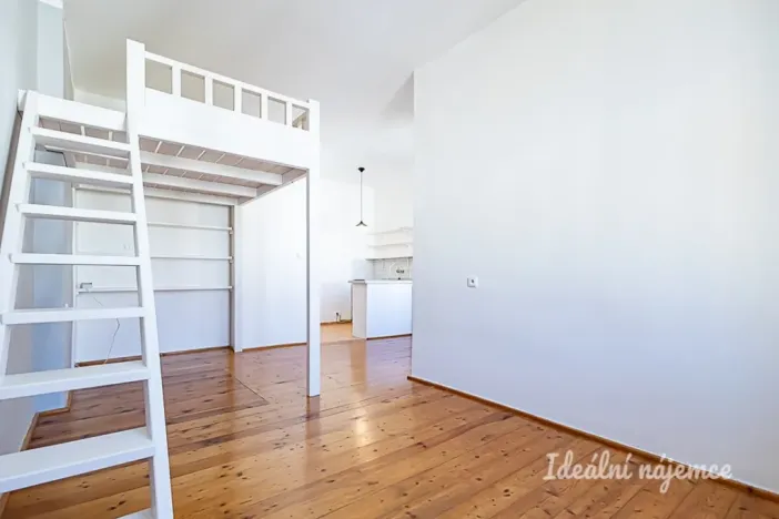 Pronájem bytu 1+kk, Praha, Jaromírova, 35 m2