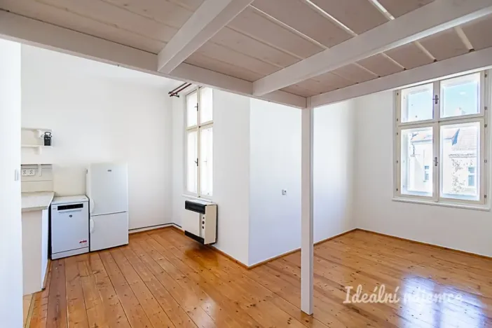 Pronájem bytu 1+kk, Praha, Jaromírova, 35 m2