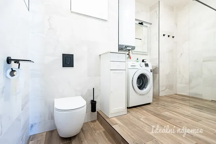 Pronájem bytu 1+kk, Praha, Jaromírova, 35 m2