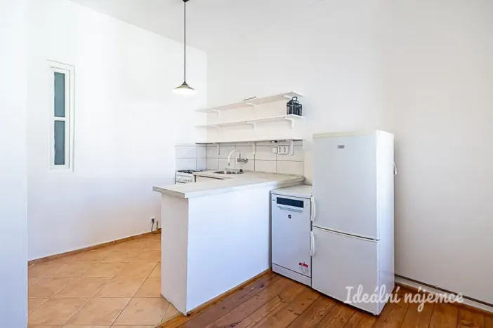 Pronájem bytu 1+kk, Praha, Jaromírova, 35 m2