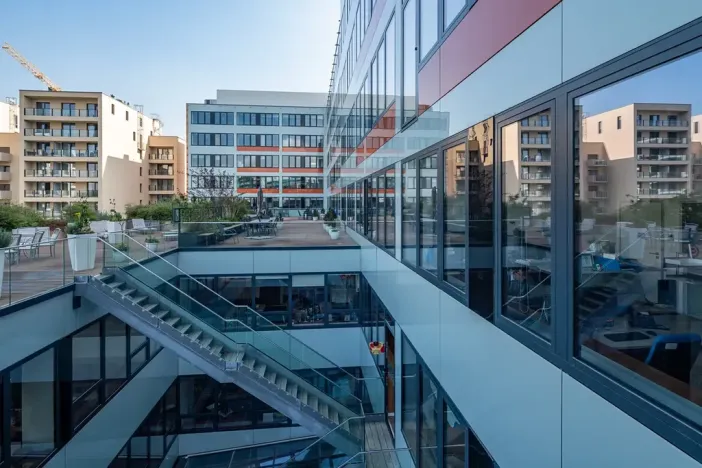 Pronájem kanceláře, Praha - Karlín, Rohanské nábřeží, 1104 m2