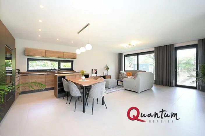 Pronájem rodinného domu, Šestajovice, Konopišťská, 250 m2