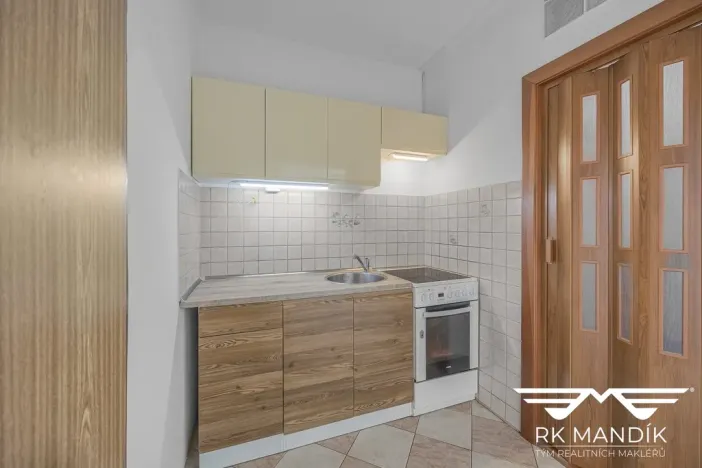 Prodej bytu 1+kk, Praha - Modřany, Nikoly Vapcarova, 32 m2