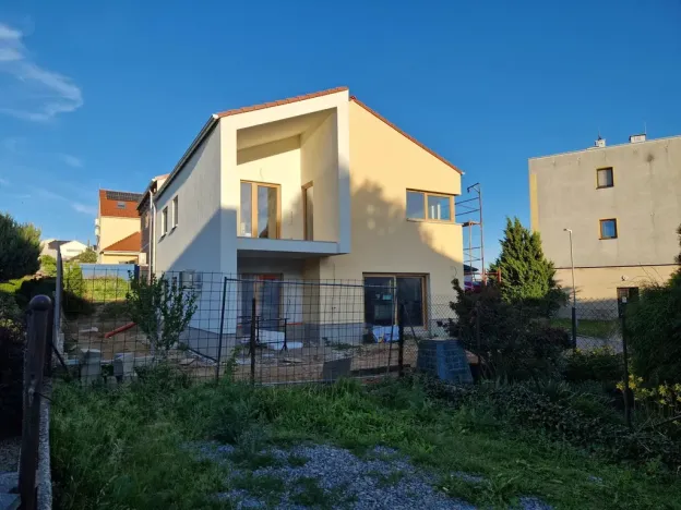Prodej bytu 4+kk, Zakřany, 100 m2