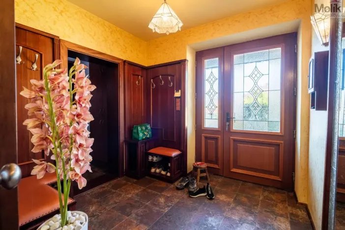 Prodej rodinného domu, Lužice, 372 m2