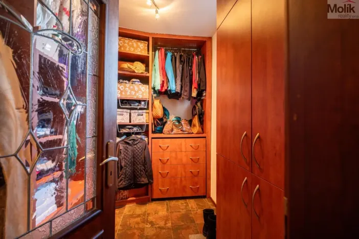 Prodej rodinného domu, Lužice, 372 m2