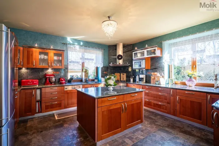 Prodej rodinného domu, Lužice, 372 m2