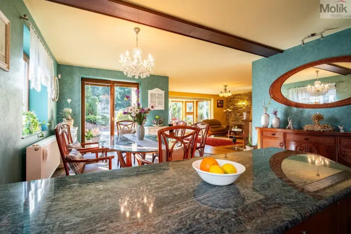 Prodej rodinného domu, Lužice, 372 m2