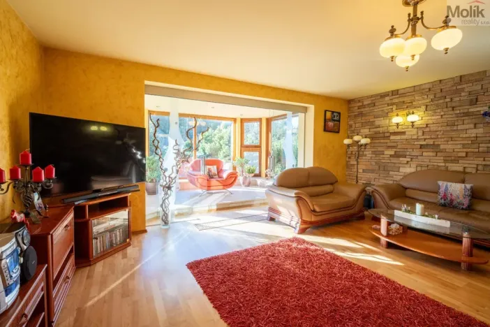 Prodej rodinného domu, Lužice, 372 m2