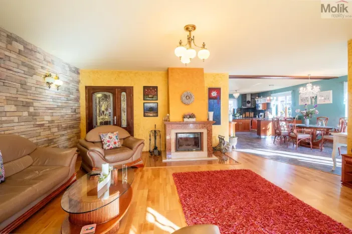 Prodej rodinného domu, Lužice, 372 m2