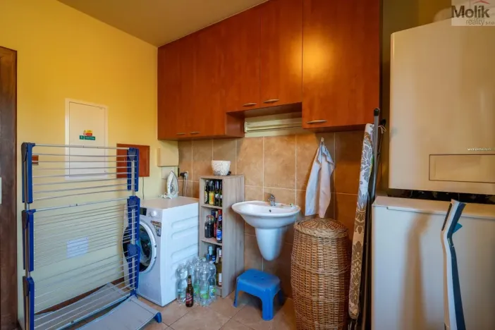 Prodej rodinného domu, Lužice, 372 m2