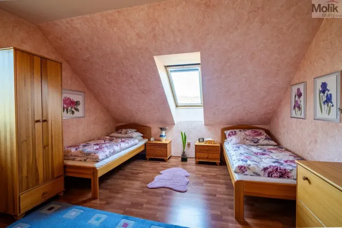 Prodej rodinného domu, Lužice, 372 m2