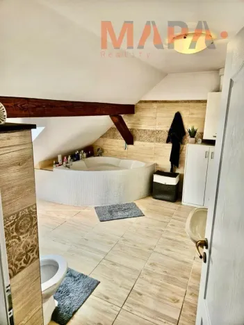 Pronájem atypického bytu, Chomutov, Revoluční, 100 m2