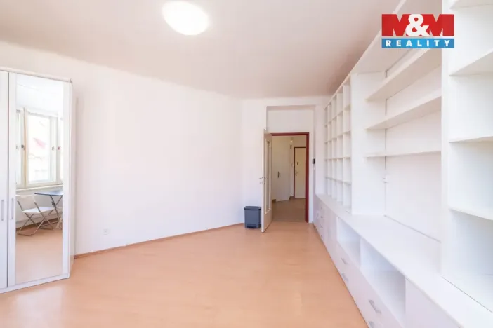 Pronájem bytu 1+kk, Praha - Dejvice, Kafkova, 33 m2