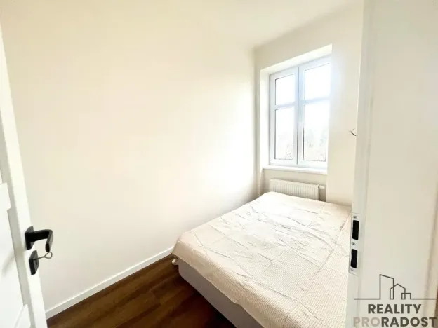 Pronájem bytu 2+kk, Praha, Na Jezerce, 40 m2