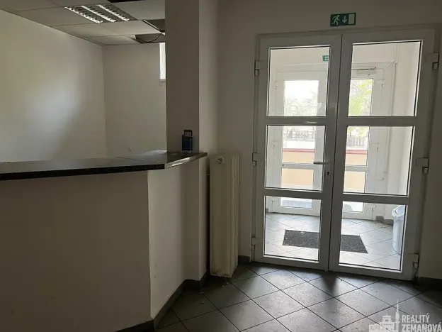 Pronájem kanceláře, Praha - Žižkov, U zásobní zahrady, 347 m2