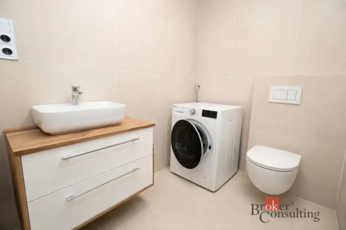 Pronájem bytu 2+kk, Praha - Kobylisy, Hlaváčova, 48 m2