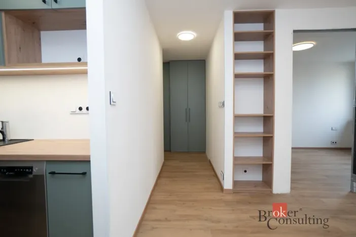 Pronájem bytu 2+kk, Praha - Kobylisy, Hlaváčova, 48 m2