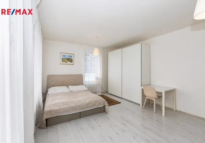 Pronájem bytu 1+kk, Praha - Stodůlky, Svitákova, 32 m2