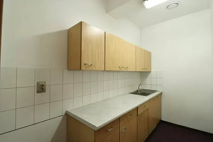 Pronájem výrobních prostor, Brno, Bohunická, 897 m2