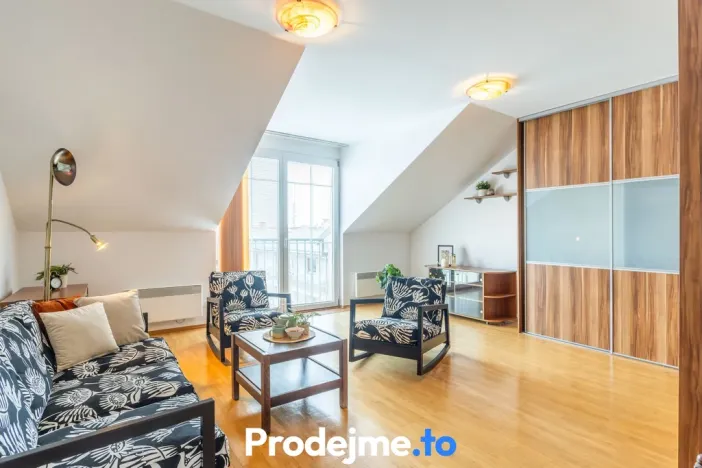 Prodej bytu 3+1, Znojmo, náměstí Svobody, 95 m2