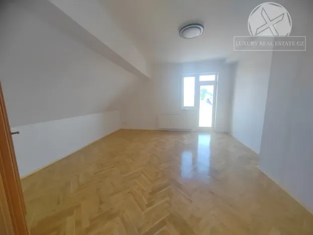 Pronájem bytu 3+1, Praha - Dejvice, Kladenská, 87 m2