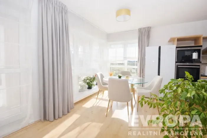 Pronájem rodinného domu, Velké Přílepy, Seifertova, 170 m2