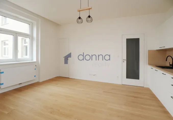 Pronájem bytu 2+kk, Praha, Jeseniova, 47 m2