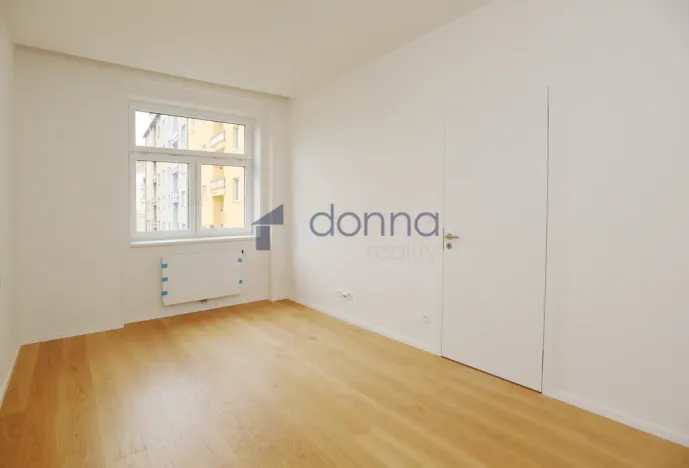 Pronájem bytu 2+kk, Praha, Jeseniova, 47 m2
