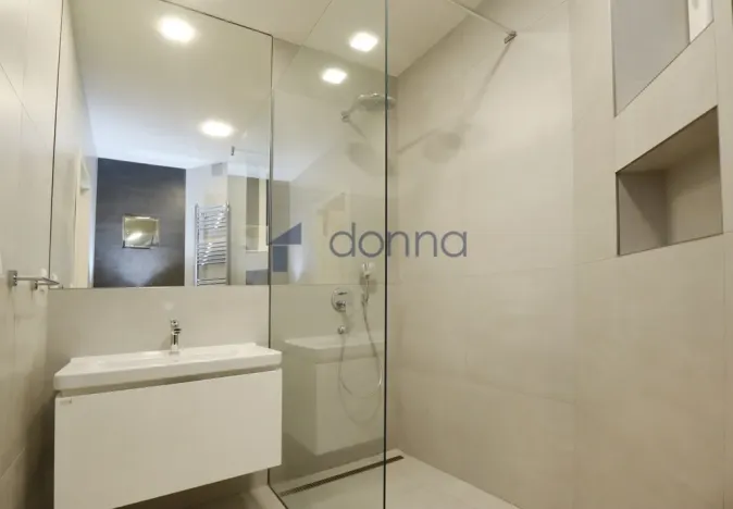 Pronájem bytu 2+kk, Praha, Jeseniova, 47 m2