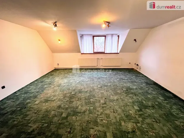 Pronájem ubytování, Uherské Hradiště - Mařatice, Jižní, 250 m2