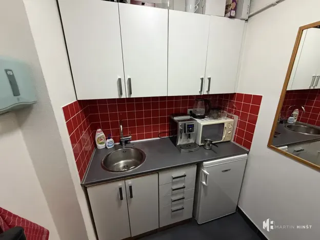 Pronájem kanceláře, Praha - Holešovice, Komunardů, 100 m2