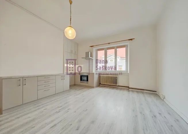 Pronájem bytu 3+kk, Jindřichův Hradec - Jindřichův Hradec II, Sládkova, 61 m2