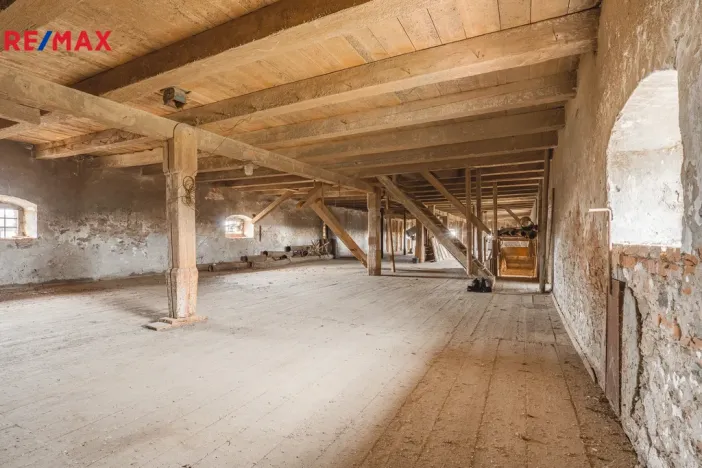 Prodej historického objektu, Žerotice, 1000 m2