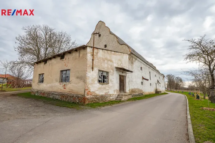 Prodej historického objektu, Žerotice, 1000 m2