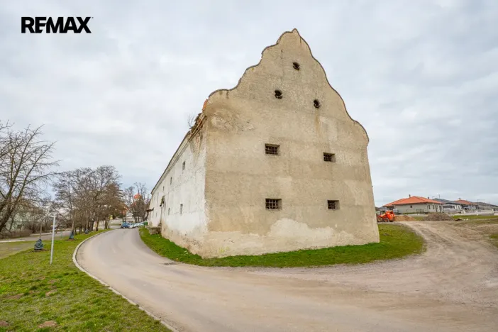 Prodej historického objektu, Žerotice, 1000 m2