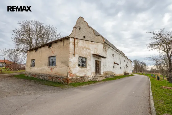 Prodej historického objektu, Žerotice, 1000 m2