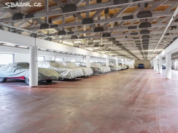 Pronájem garážového stání, Praha, Pešlova, 14 m2