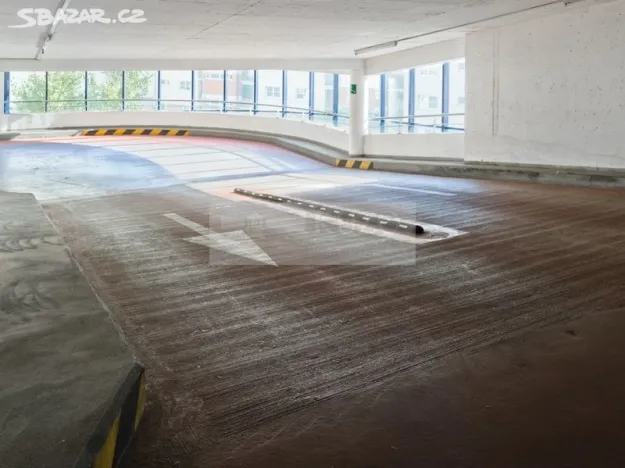 Pronájem garážového stání, Praha, Pešlova, 14 m2