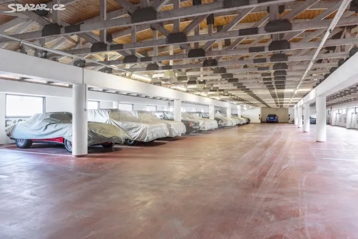 Pronájem garážového stání, Praha, Pešlova, 12 m2