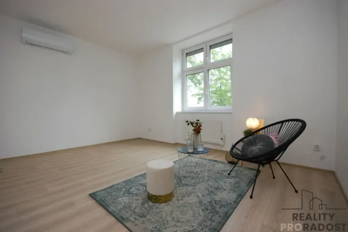 Pronájem bytu 2+kk, Břeclav, Stromořadní, 43 m2