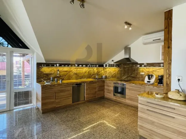 Prodej komerční nemovitosti, Břeclav, Široký dvůr, 1700 m2