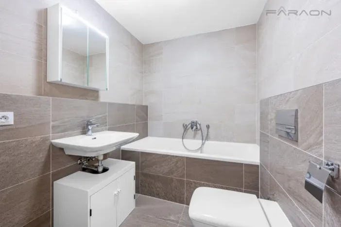 Pronájem bytu 2+kk, Praha - Holešovice, Sanderova, 63 m2