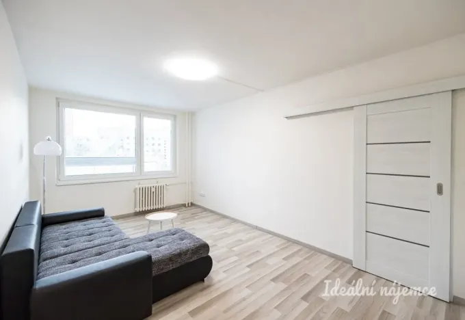 Pronájem bytu 2+kk, Praha - Hloubětín, Kardašovská, 42 m2