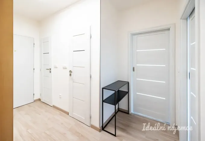 Pronájem bytu 2+kk, Praha - Hloubětín, Kardašovská, 42 m2