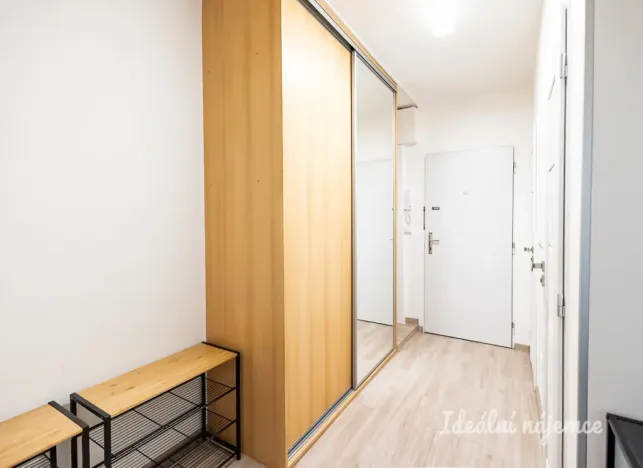 Pronájem bytu 2+kk, Praha - Hloubětín, Kardašovská, 42 m2