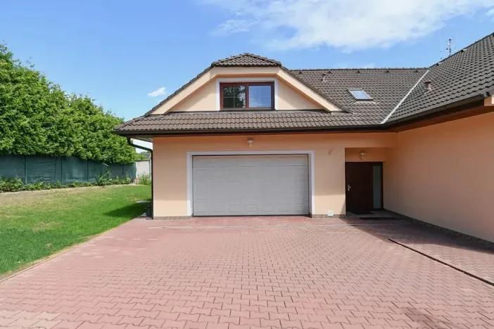 Prodej rodinného domu, Horoměřice, 350 m2