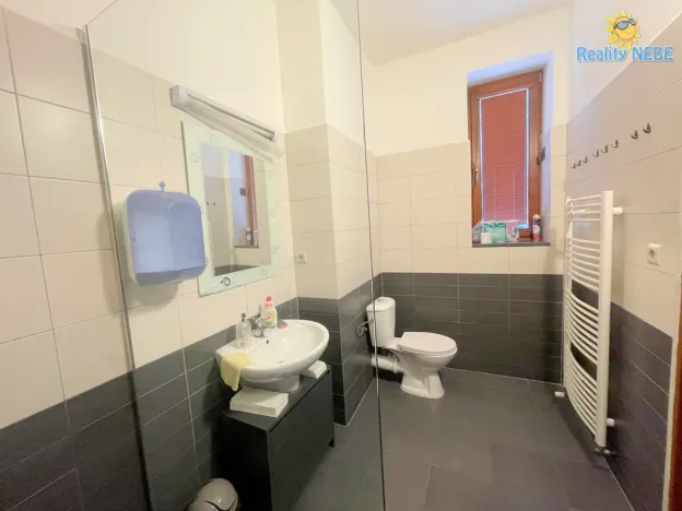 Pronájem obchodního prostoru, Jesenice, Budějovická, 95 m2